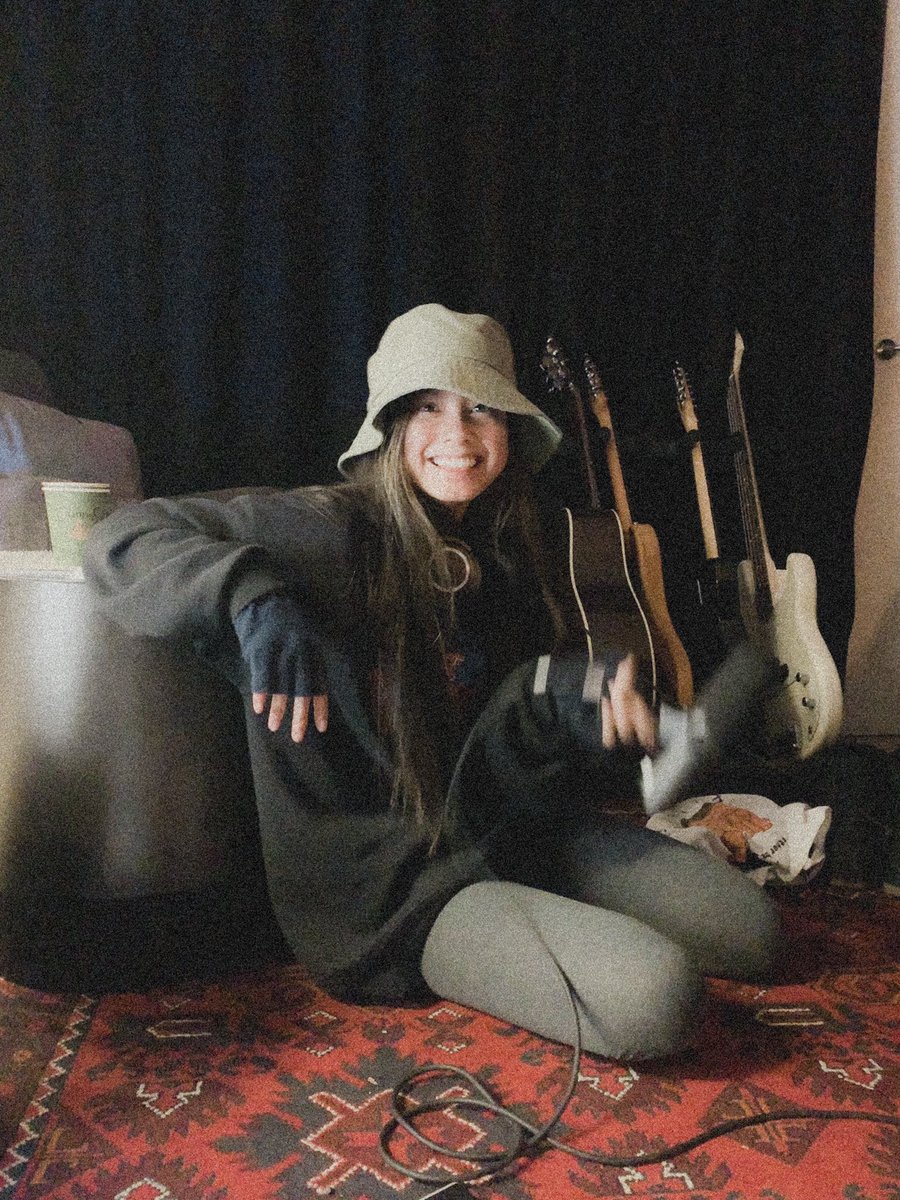 ylonuhhh's tweet photo. leavin’ #allthatshit in 2020, cos i’m on sum NEW shit boiii !! also, kindly stream #allthat on all digital streaming platforms . tyvvm &amp; pls have a great day :)) https://t.co/uZiizU5XW5