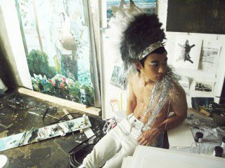 Minho wearing a Native American head dress