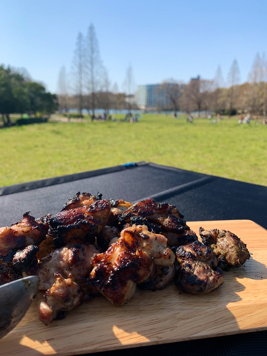 daisuke_2017's tweet photo. 誰かビール持ってきて🍻
あと出来たら帰りの運転もおなしゃす!
#ジェネジー #bbq #ニックダイスキ
#バーベキュー #ジャークチキン
#ビール欲しい #WhereIsMyBeer
#焚き火 #アウトドア #JerkChicken
#camp #outdoor #FollowMe https://t.co/Xfwborpxnh