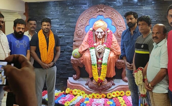 PuneethRajkumar's tweet photo. ಎಲ್ಲಾ ದಾನಕ್ಕೂ ಶ್ರೇಷ್ಠ "ವಿದ್ಯೆ" ಎನ್ನುವುದನ್ನು ತಿಳಿದ ದೇಶ ನಮ್ಮದು, ವಿಶ್ವದ ಕಣ್ಣು! 

#Yuvarathnaa #Yuvasambhrama @SanthoshAnand15 @Dhananjayaka @hombalefilms https://t.co/zze6KTsvz0