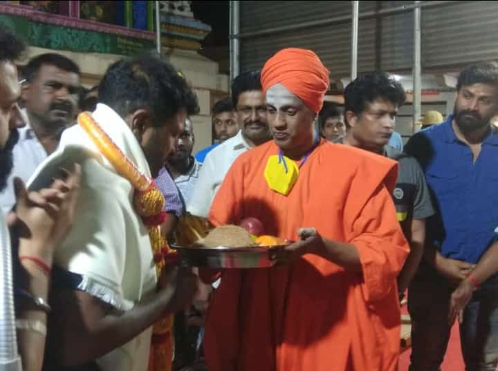 PuneethRajkumar's tweet photo. ಎಲ್ಲಾ ದಾನಕ್ಕೂ ಶ್ರೇಷ್ಠ "ವಿದ್ಯೆ" ಎನ್ನುವುದನ್ನು ತಿಳಿದ ದೇಶ ನಮ್ಮದು, ವಿಶ್ವದ ಕಣ್ಣು! 

#Yuvarathnaa #Yuvasambhrama @SanthoshAnand15 @Dhananjayaka @hombalefilms https://t.co/zze6KTsvz0