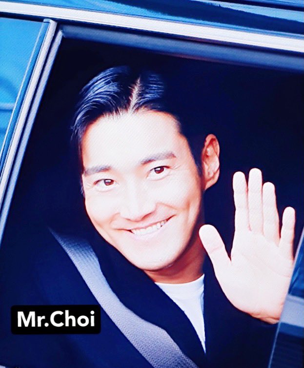 210323 Siwon :) 청취자들께 따스한 봄날 오후를 선사하고 퇴근🥂 잘 가요 미소천사😇
<a href="/siwonchoi/">Siwon Choi</a> #시원 #최시원 #슈퍼주니어 #siwon #siwonchoi #SUPERJUNIOR #HouseParty