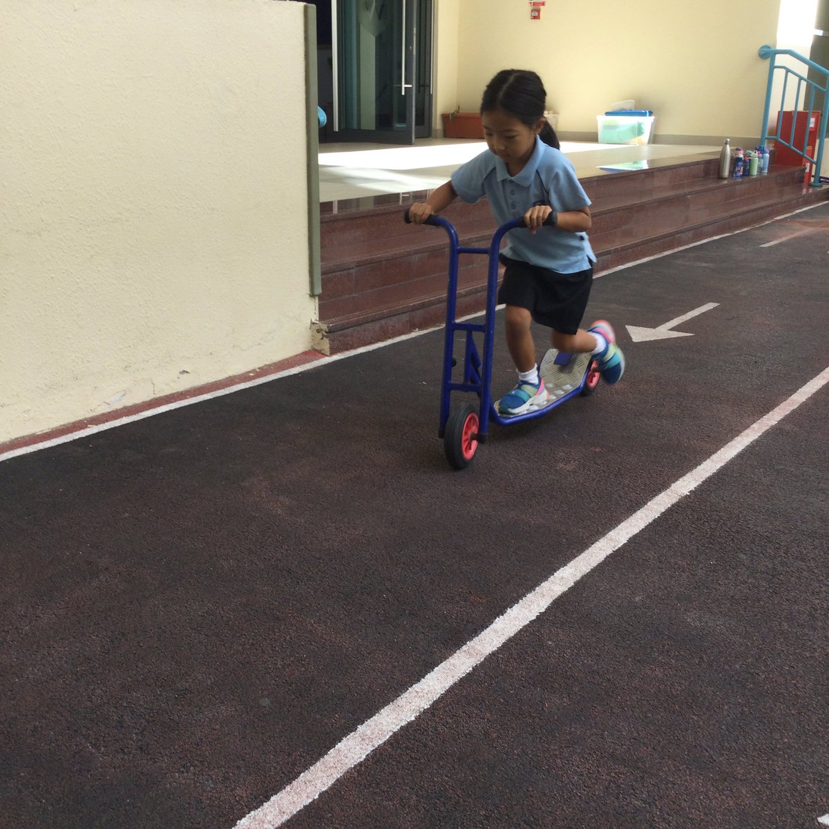 WPS_FS2's tweet image. #FS2B can scoot! The children have been working hard to develop their balance and ability to ride a scooter, great job 🐝🐝#WPSFSPhysicalDev