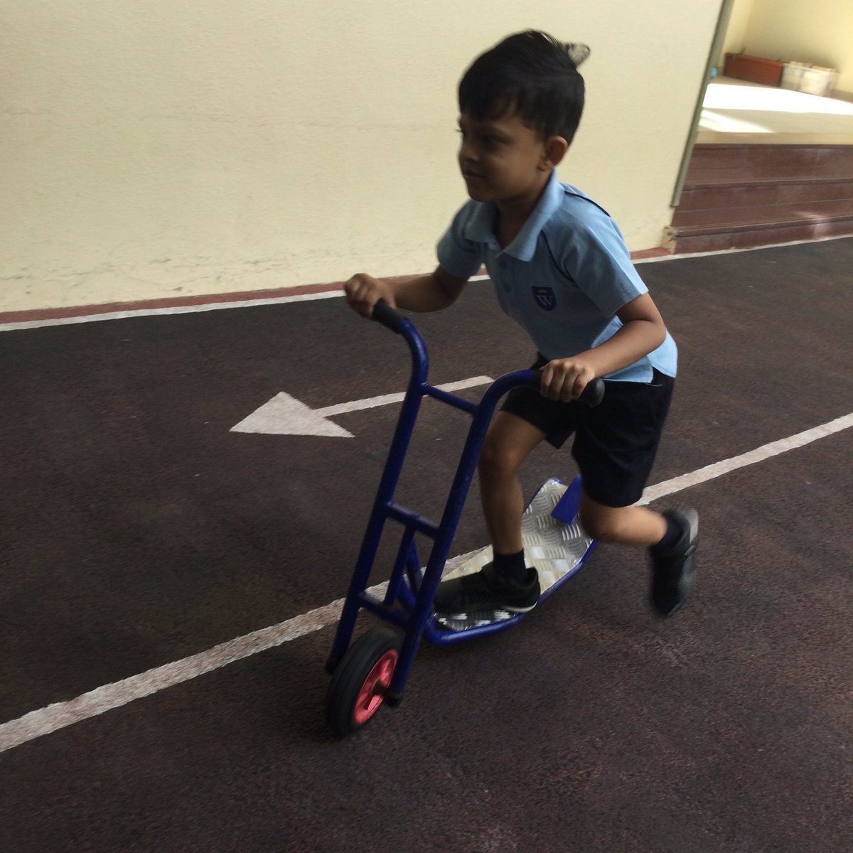 WPS_FS2's tweet image. #FS2B can scoot! The children have been working hard to develop their balance and ability to ride a scooter, great job 🐝🐝#WPSFSPhysicalDev