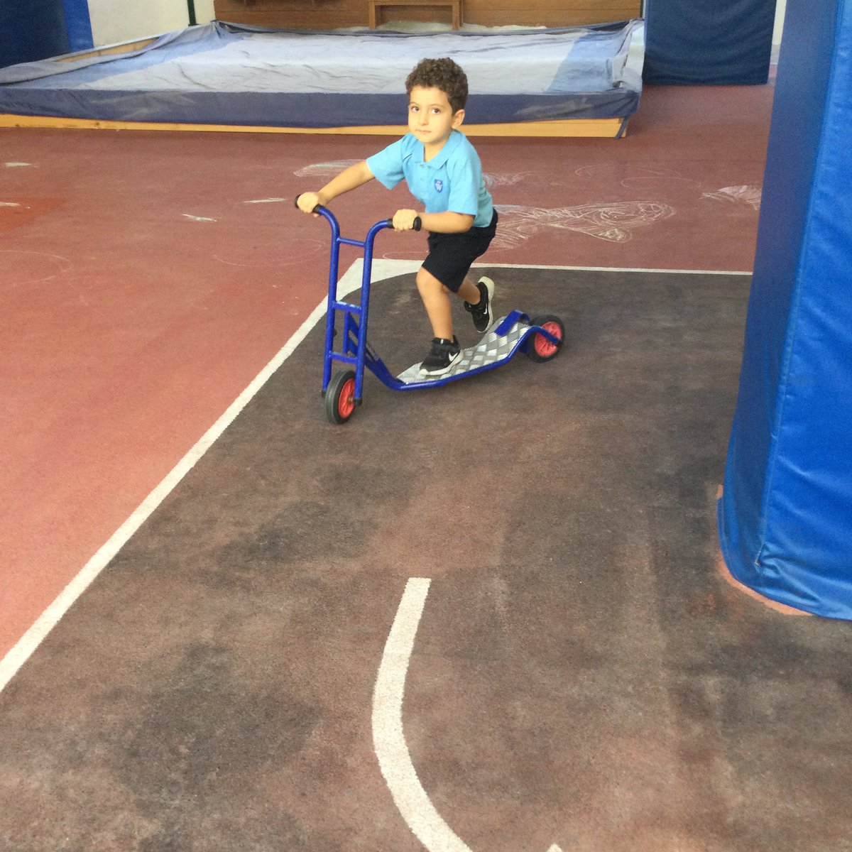 WPS_FS2's tweet image. #FS2B can scoot! The children have been working hard to develop their balance and ability to ride a scooter, great job 🐝🐝#WPSFSPhysicalDev