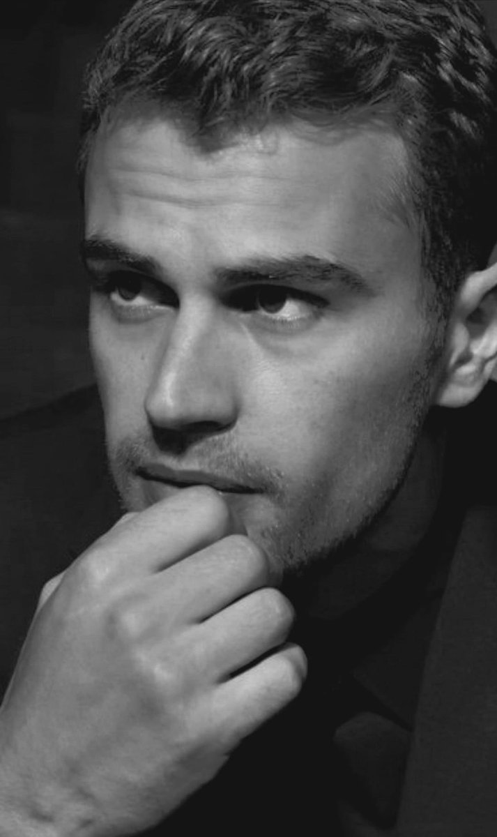 sararipple's tweet photo. It’s been a while since I’ve done a black &amp; white thread of our favorite regency hero. So here we go, enjoy and join in! #Sanditon #SaveSanditon #SanditonPBS https://t.co/3P0mONWorl