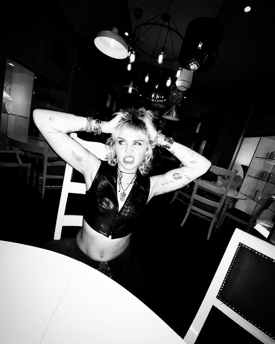 bastardland's tweet photo. 👱🏻‍♀️🖤🧠 https://t.co/HYyNl09CgO