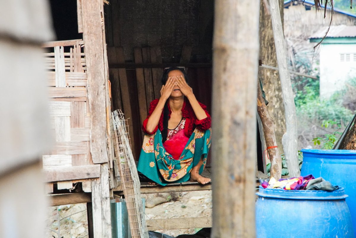 IrrawaddyNews's tweet photo. 2/ Railway employees and their families from 15 households in the Mon State capital Mawlamyine left their government-provided quarters on Mar. 23 after being evicted due to their participation in the #CivilDisobedienceMovement. (Photo: Mawlamyine’s Voice) #WhatsHappeningInMyanmar https://t.co/lNwQIJfEiY