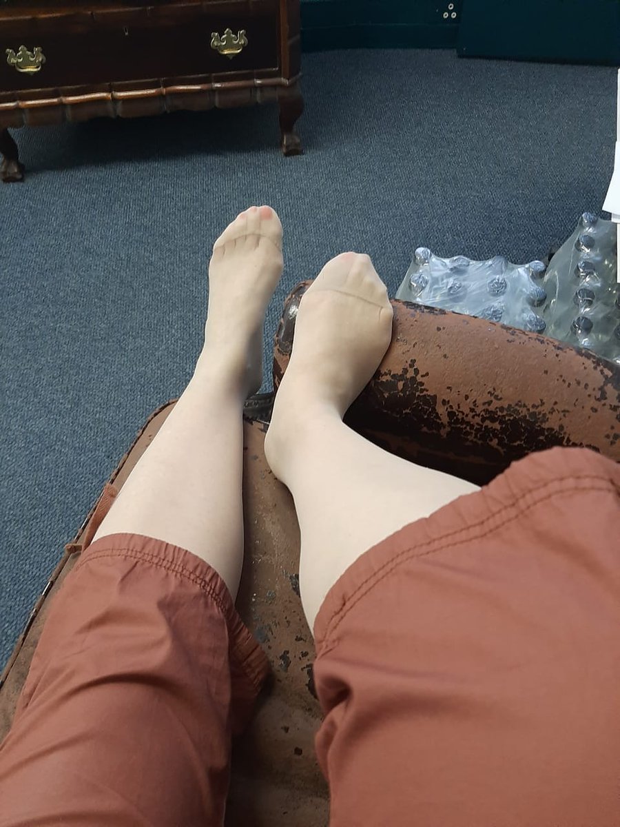 AdNylon's tweet photo. In my office https://t.co/GNjHH6C6Ps