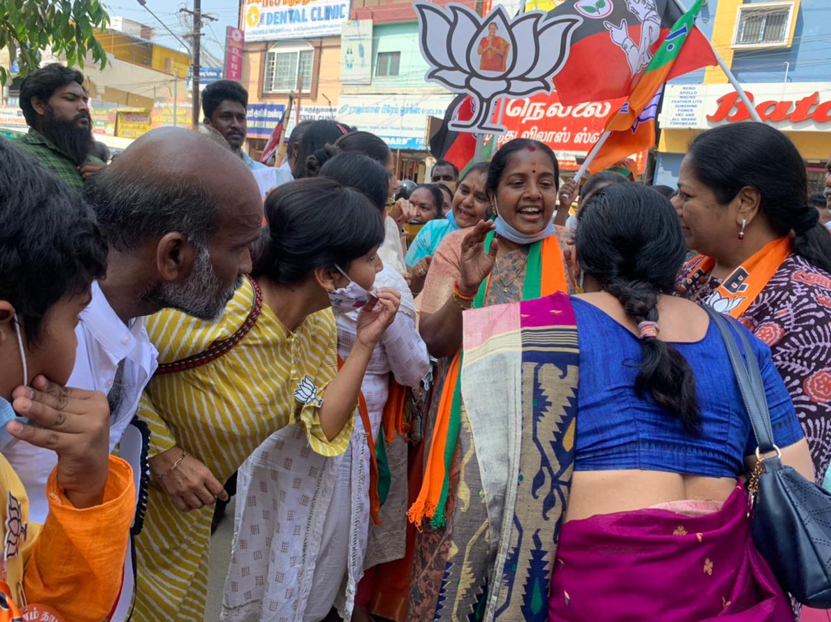 BJP Mahila Morcha office bearers campaigning for our National President <a href="/VanathiBJP/">Vanathi Srinivasan</a> akka at Shukravar peth, #KovaiSouth Coimbatore. The atmosphere is fully charged!! 
#Vanathi4KovaiSouth 
<a href="/blsanthosh/">B L Santhosh</a>