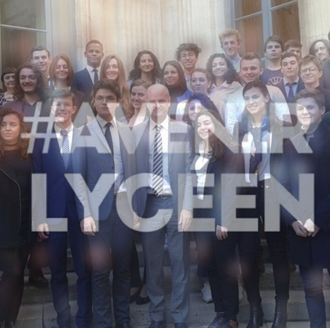MathsRouge's tweet photo. Pas(ou si peu) de moyen supplémentaire et aucune volonté politique...
M. Blanquer, le débat n'était pas de fermer ou d'ouvrir l'école, mais de s'en donner ou pas les moyens...
L'école est malade, vous ne lui avez pas donné les moyens, trop occupé à poursuivre son démantèlement. https://t.co/M9HEX227lR