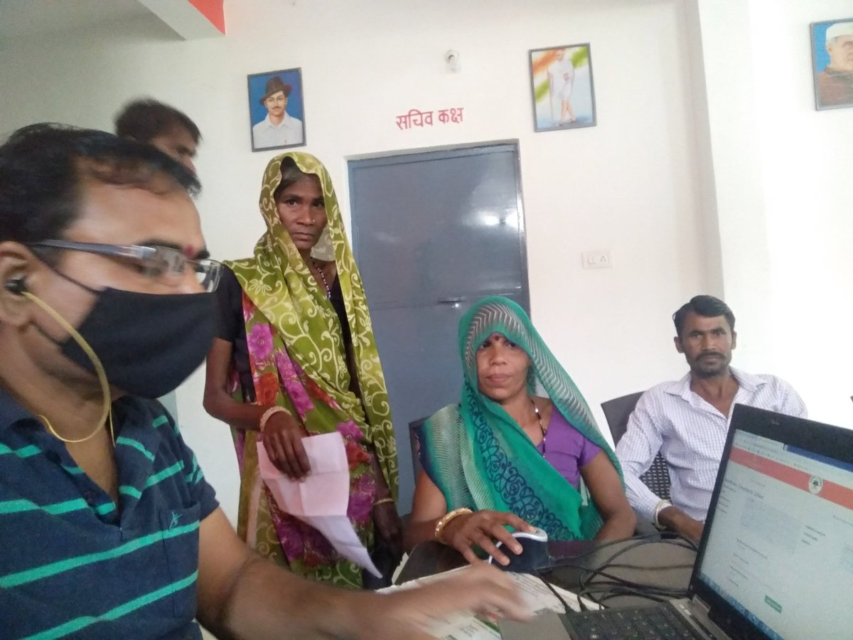 VleDeepak181's tweet photo. लगातार केम्प लगाकर #आयुषमान_आपके_द्वार योजना को हितग्राही तक पहुंचाने का कार्य अनवरत जारी है #ग्रामपंचायत अमरावत कलां ब्लॉक फंदा जिला भोपाल से #vle दीपक कुमार भार्गव @CSCMadhyPradesh @CMMadhyaPradesh @CollectorBhopal @vletechhelp @DeepakBhargav13 @narendrameenara https://t.co/ueYvkvzX4m