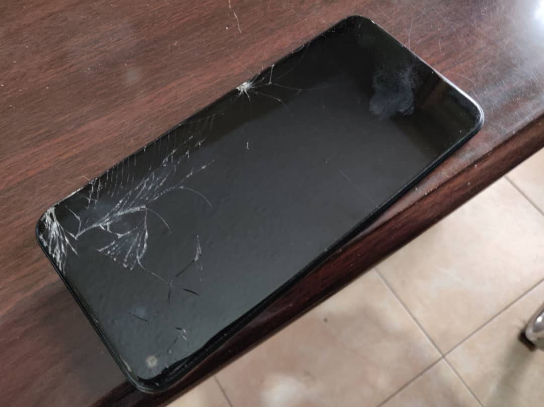 myk_mathenge's tweet photo. Dear @JumiaUG 
Kindly #UpgradeMyTech my phone is😒 my only graphics instrument i use for now 😕before my laptop started acting up.😪 
#UpgradeMyTech https://t.co/tf7LrzutbW