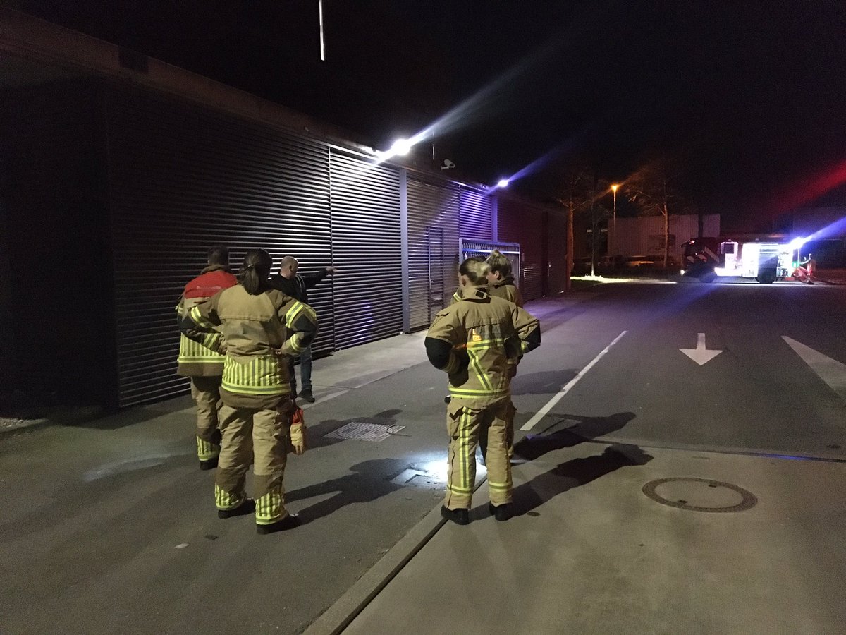 ASiebeling's tweet photo. Werken aan vakbekwaamheid @VrZW Aanwezig bij Controle op- en beoefenen bluswatervoorziening door post #Kwadijk binnen verzorgingsgebied! #Baanstee #Purmerend https://t.co/3z72yT3nIp