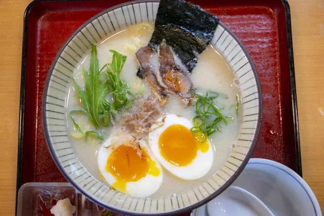 @hsiang_dien トッピングすべし。画像は「鮒ずしラーメン」。 