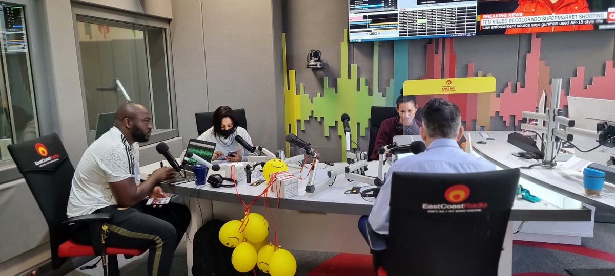 JayshreeJzee's tweet photo. #OurOffice @ecr9495 @DarrenKeriSky πβ€οΈπΆ #RadioLifeRocks #Presenters https://t.co/5EX7c6ComC