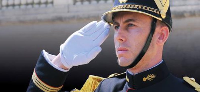 MLP_officiel's tweet photo. Il y a trois ans, le colonel Arnaud Beltrame faisait le sacrifice ultime, en affrontant un terroriste islamiste.

Son humilité et sa bravoure d’homme debout face à l’ennemi ont eu un retentissement mondial. 

Puisse son courage inspirer notre combat contre l’hydre islamiste. MLP https://t.co/MT2dV7LqTi