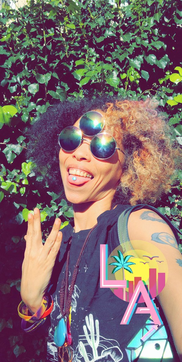 msmastafoxx's tweet photo. We Can't Get Rid Of Negative Energy, But We Can Use Our "Neo-Mind" To Transmute &amp; Vibrate Above It! So, When They Throw Shade Just Shine Brighter! 🌞💜👑🌴👽🖖🏽🌟🔮🌈👁🎬🎥📷🦄 #NeoMindTheory #ConsciousAlchemist #NeoMindMovement #NeoMind #Golden #MastaOracle #Chakras #THCTribe #LA https://t.co/lYnbZYutli