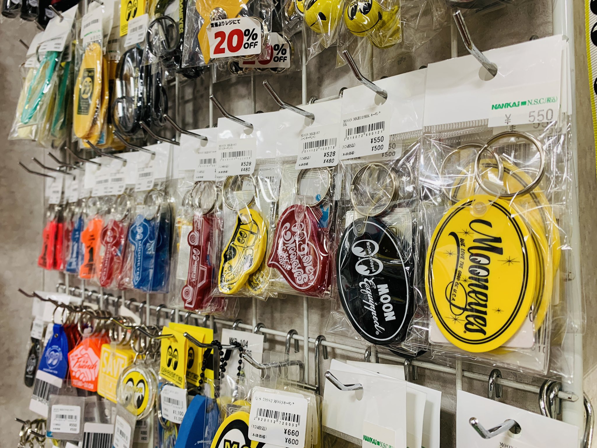 南海部品仙台店 仙台港インターすぐそば オートバイ用品専門店 カブの駅 みやぎ 大人気のムーンアイズコーナーリニューアル Mooneyes Ratfink ラットフィンク 雑貨 アメリカン雑貨 ステッカー キーホルダー T Co Sxsadd76cy Twitter