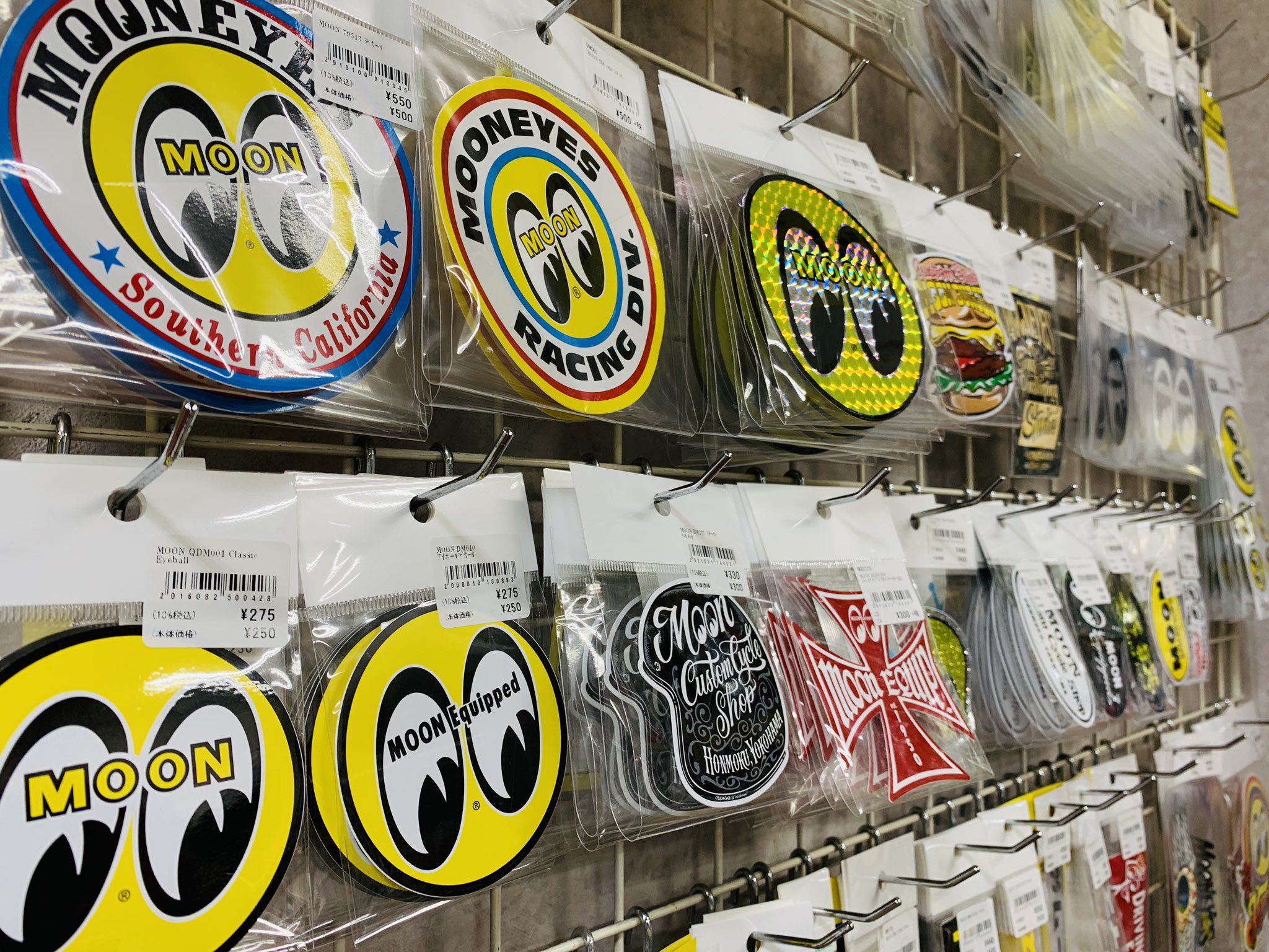 南海部品仙台店 仙台港インターすぐそば オートバイ用品専門店 カブの駅 みやぎ 大人気のムーンアイズコーナーリニューアル Mooneyes Ratfink ラットフィンク 雑貨 アメリカン雑貨 ステッカー キーホルダー T Co Sxsadd76cy Twitter