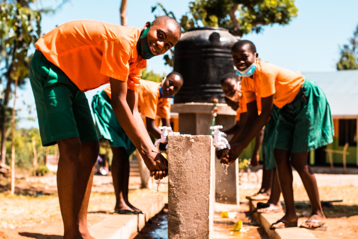 Amref_Kenya's tweet photo. Schools are now closed for the holiday, we urge parents and guardians to support children to ensure they comply with #COVID19 preventive measures. This will help curb the spread of the virus and keep them safe. #KomeshaCorona @MOH_Kenya @YEDNetworkKe @YoutHub_Ke @EduMinKenya https://t.co/hSb9D7HmMI