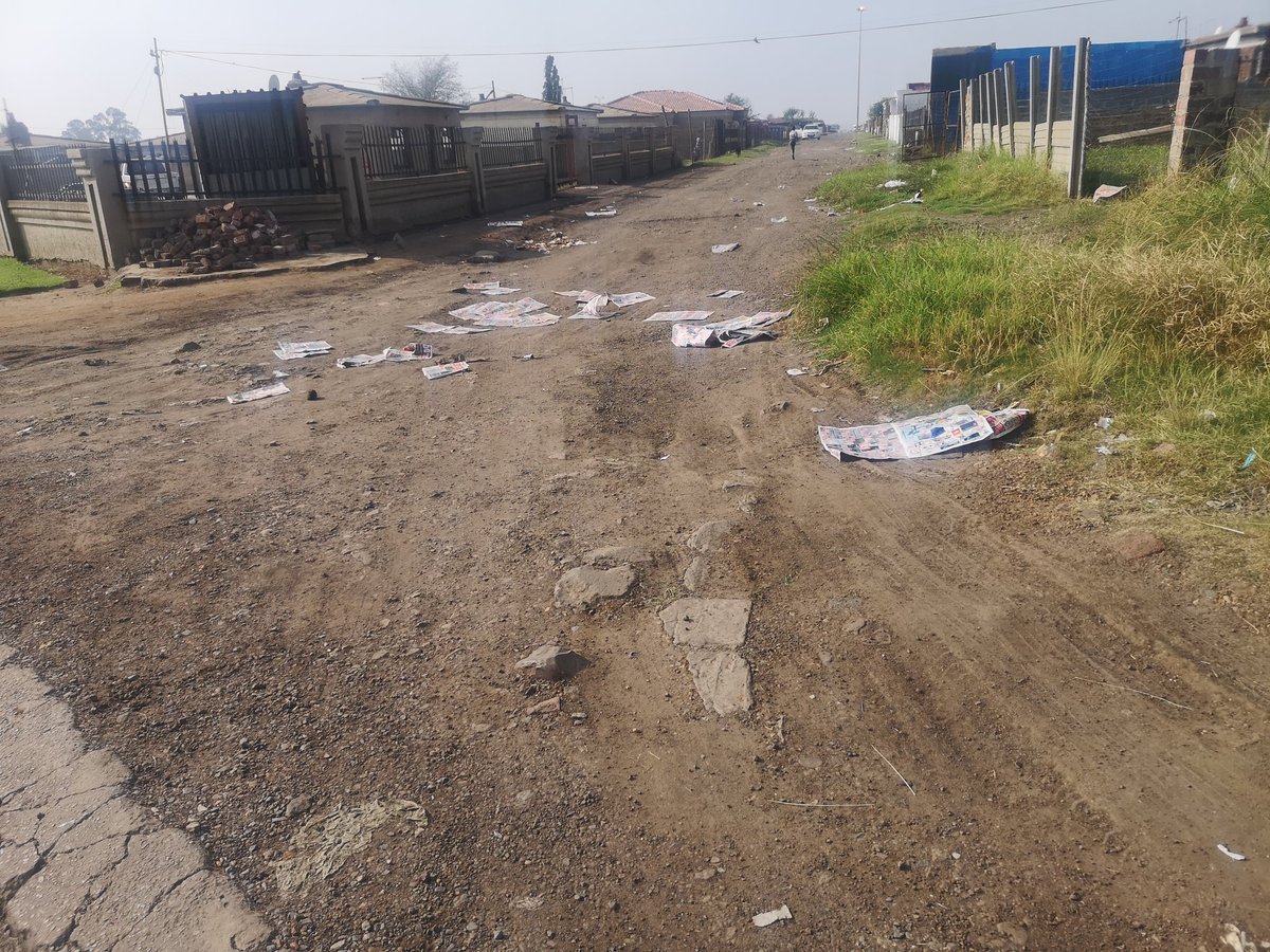 LukasiF's tweet photo. @PicknPay Bedworthpark. How sad this, when Pick n Pay should be supporting our clean Sharpeville campaign, instead we wake up to 1000s of their expired pamphlets at our door steps. https://t.co/TD6AqydK2P