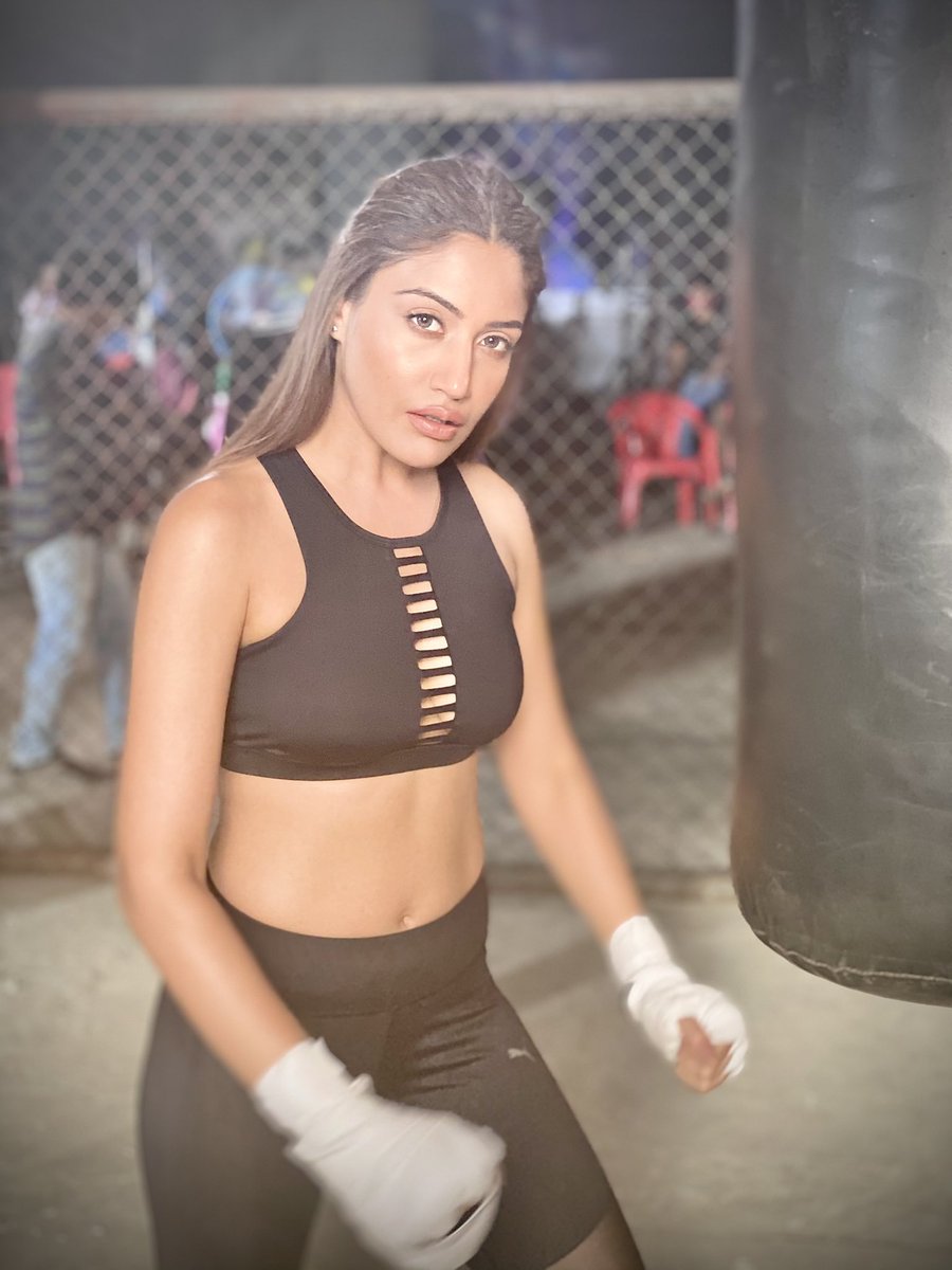 SurbhiChandna's tweet photo. Ready to Endorse ActiveWear with the Bod 
#BepanahPyaarReleasestomorrow 
#24thmarch 
11 AM on @VYRLOriginals https://t.co/f2BuOXatD1
