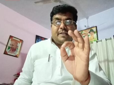 vijaykbandhu's tweet photo. ಮಾನ್ಯ ಪ್ರಧಾನಿಗಳೇ,
ಸಂವಿಧಾನದ ಅನುಚ್ಚೇಧ 31(1)ನ್ನು ದಯಮಾಡಿ ಪರಾಂಬರಿಸಿ ಪಿಂಚಣಿ ನೌಕರರ ಹಕ್ಕು, ಅದನ್ನೇಕೆ ಅವರಿಂದ ಕಿತ್ತುಕೊಳ್ಳಲಾಗುತ್ತಿದೆ?
#NPSनिजीकरणकेख़िलाफ़_इंक़लाब
@narendramodi @nsitharaman @vijaykbandhu @abhinav019 @NmopsInd
@ImranSyedDanis1 @TrSanjayPatel1 @Aamitabh2 @News18UP https://t.co/1pBAlgIVXF