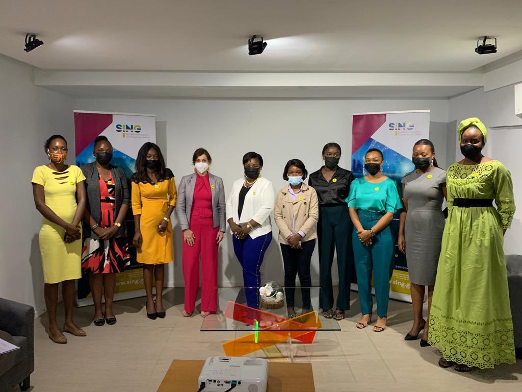 delphine's tweet photo. A la rencontre des femmes entrepreneurs gabonaises à l’incubateur numérique @SINGSAGabon Bravo Yannick Ebibie  et merci à vous pour cette énergie incroyable @CameliaLeclercq @joinjfd https://t.co/sTjNJmBVxk