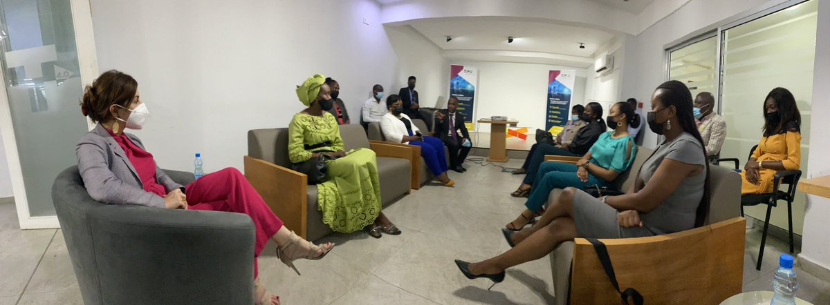 delphine's tweet photo. A la rencontre des femmes entrepreneurs gabonaises à l’incubateur numérique @SINGSAGabon Bravo Yannick Ebibie  et merci à vous pour cette énergie incroyable @CameliaLeclercq @joinjfd https://t.co/sTjNJmBVxk