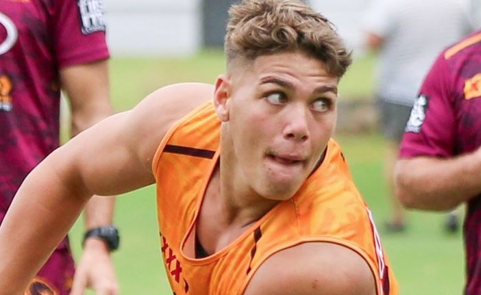 dan_walsh64's tweet photo. Latest: Gun @brisbanebroncos rookie Reece Walsh release request to join @NZWarriors early opens up chance of a player swap between clubs.

Comes as Broncos prepare three-year deal for Brendan Piakura in belief @NRL_Bulldogs have done same @NRLcom 

https://t.co/POkJfgsnia https://t.co/L1lM4Lb3j0