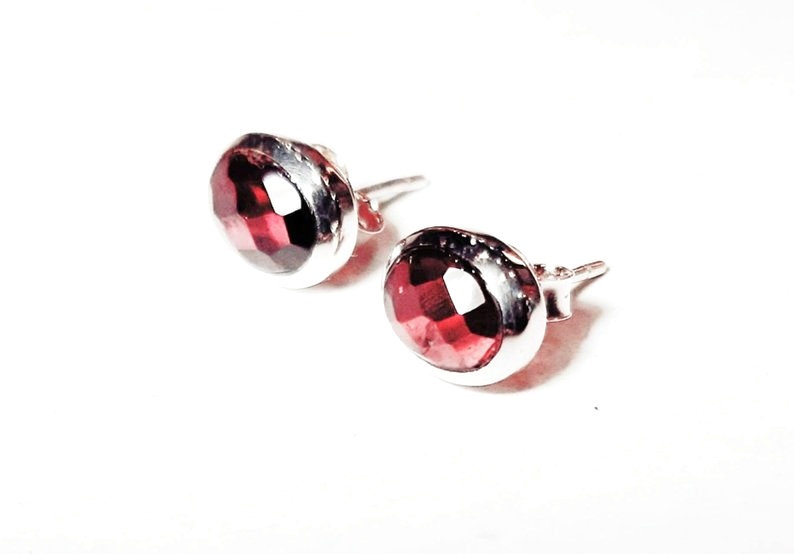 AnnaRecycle's tweet photo. Really love this, from the Etsy shop PlanetEarthHandmade. https://t.co/LME7IwtwJA #etsy #sterlingsilverstud #silverearrings #gemstoneearrings #garnetearrings #garnetstuds #garnetstudearrings #garnetsilverstuds #garnetsterlingstud #garnetgemsearrings https://t.co/7lSogKIo6k