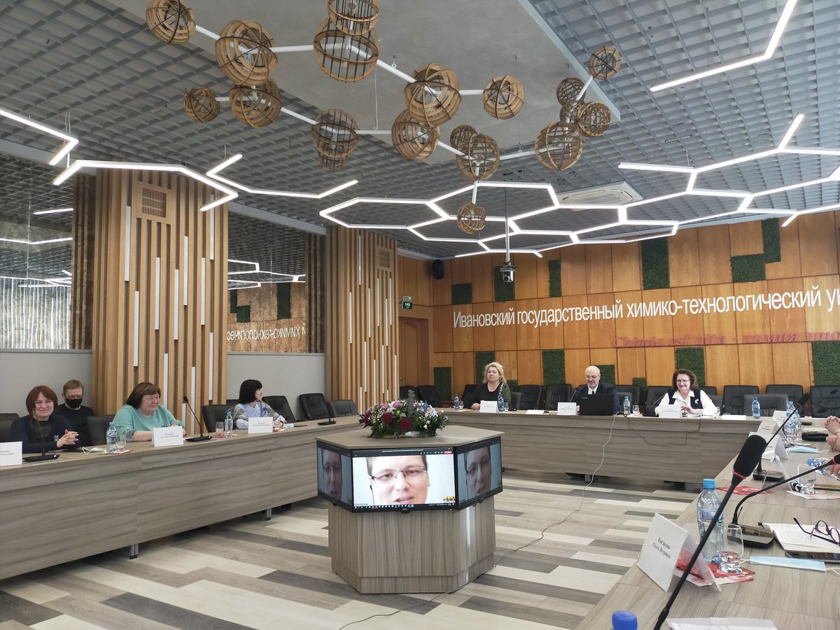 Сегодня принял участие в качестве спикера в научно-практическом семинаре в ИГХТУ для руководителей школ, активно сотрудничающих с химическим холдингом "ФосАгро". Посвятил свое выступление формированию функциональной грамотности школьников 21 века. Очень важная тема!