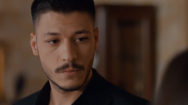 linab14's tweet photo. "Ben seni sevdim Celasun şimdi bunu inkar edecek değilim. Ben senin uğruna kurşun yedim izi hala duruyor " -K

"Zamanla geçiyor mu? 
Birinin canını verecek kadar çok seviyorsun. Sonra öylece..Geçiyor öyle mi?" -C

#CelKar | #2x25 | #4x29 https://t.co/5s2qDEokJh
