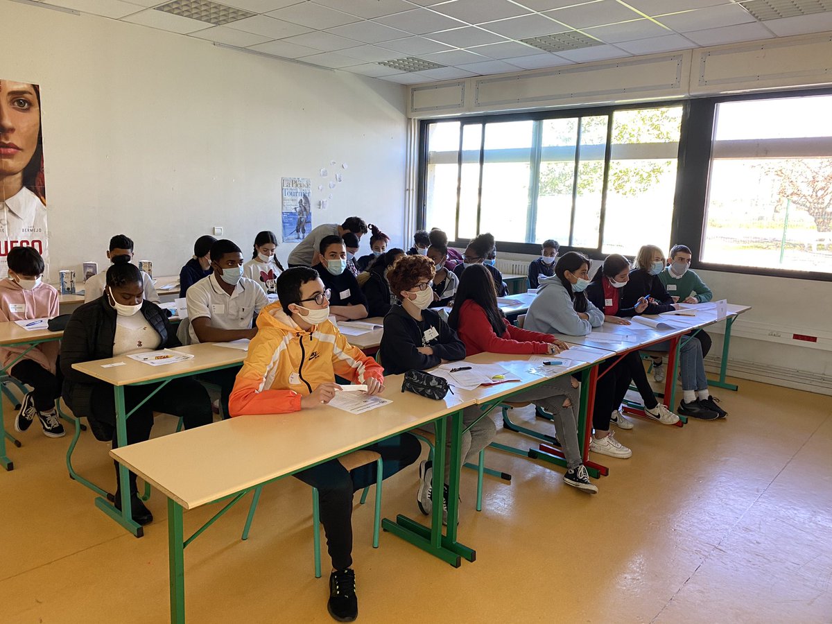 CollegeGSand's tweet photo. [Citoyenneté] Avec les collèges @GrandMirail31, #JacquelineAuriol et #FrançoisMitterrand, ce sont au total 28 États qui prennent la parole aujourd’hui. Covid oblige, c’est en visio que l’activité se fait dans le cadre du #PLC du CD de @HauteGaronne 2/2 https://t.co/ZeTo1O8FGl
