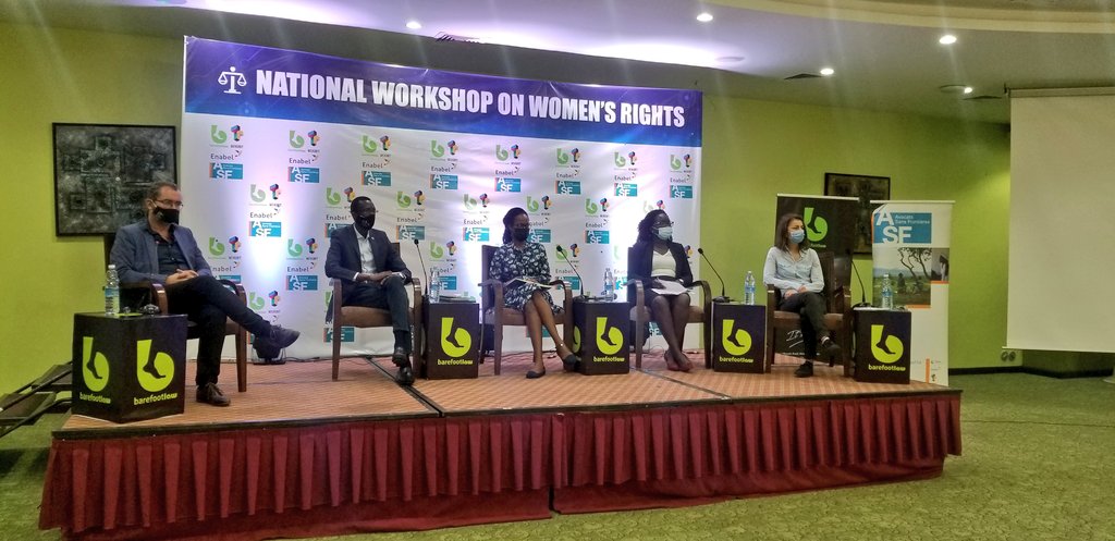barefootlaw_org's tweet photo. #NowHappening
The plenary session discussing "The Role of Digitalisation & Mediation in fostering peaceful & just communities."
Our Panelists (L-R); Bart Conille(#Wehubit),Edgar Kuhimbisa(@JLOSUganda),Rhoda Nambooze(@barefootlawUG), Athieno Clover, Lisa Reboud (#Wehubit).
#LEWUTi https://t.co/LCEPvgCHk3