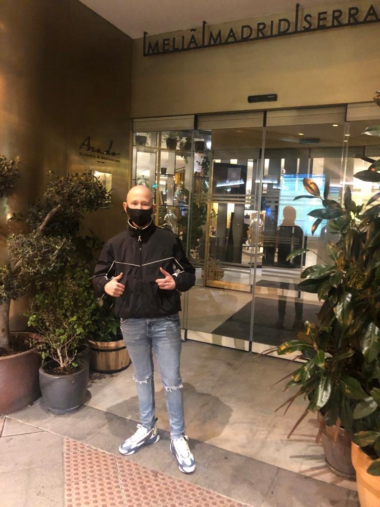 Guille está en Madrid para hacerse unas pruebas y en el hotel <a href="/MeliaMadSerrano/">Meliá Madrid Serrano</a> le han tratado como a un rey 👑Con tarta, habitación de "luxury", como él dice, y todo el cariño del mundo. Gracias a <a href="/vilar_vicente/">雯雯❤和田-(外卖|兼职|核酸)和田,和田,墨玉,皮山,洛浦</a>, su director, por ofrecer a la familia una estancia tan bonita 💙.