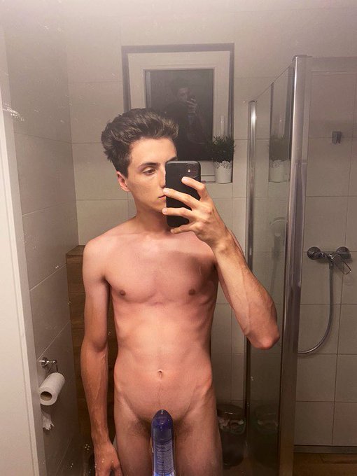 ??? https://t.co/uYvBA3h4Fk