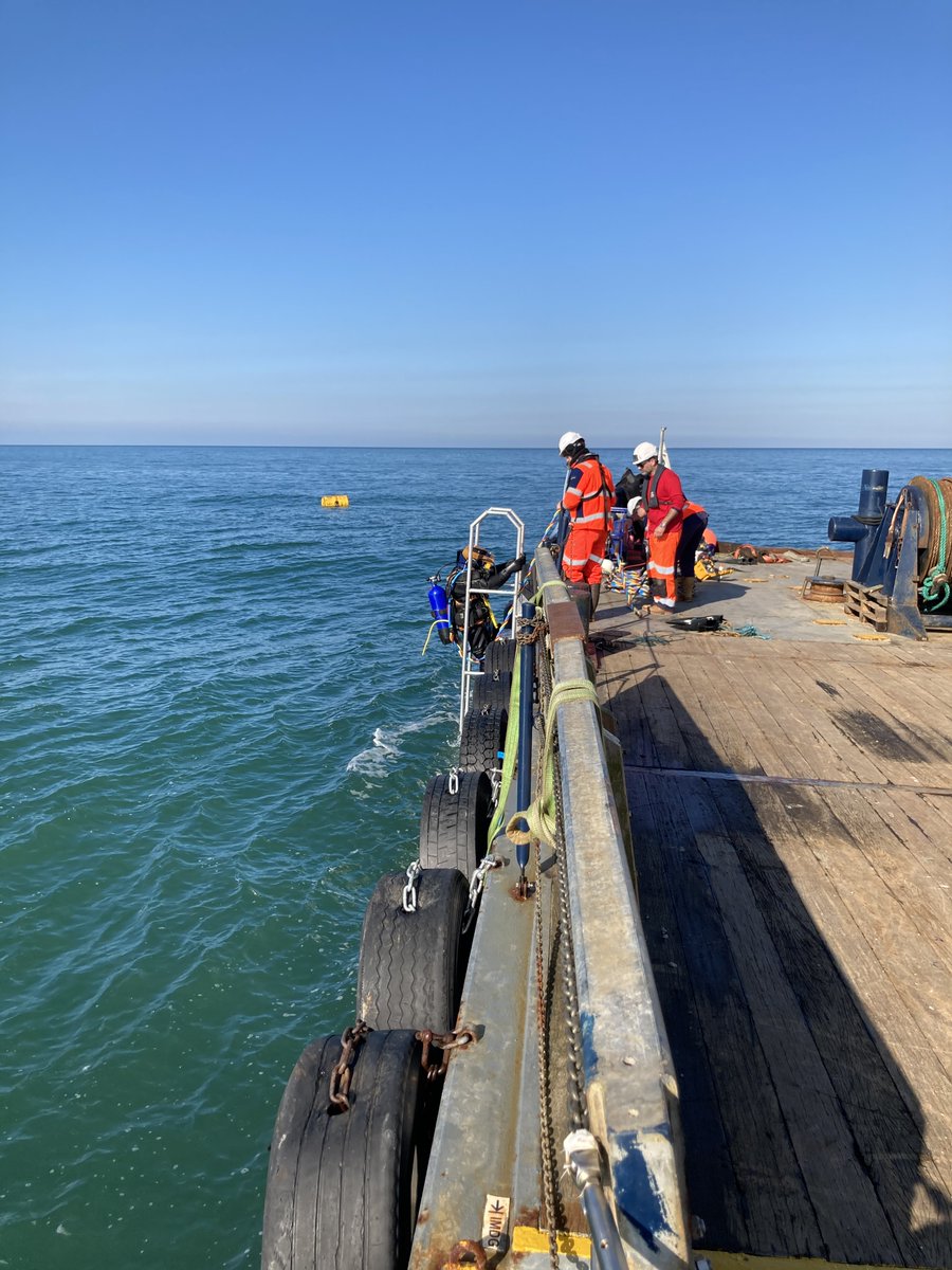 marineffproject's tweet photo. Dernière étape concernant les immersions pour le projet Marineff. Les modules de digues situés à Bernières-sur-Mer ont été immergés mardi 9 mars avec succès!
Merci à nos partenaires #VCMF pour la mise à l'eau et #TPC pour la production des modules. VCMF © https://t.co/3qdqbGp98h