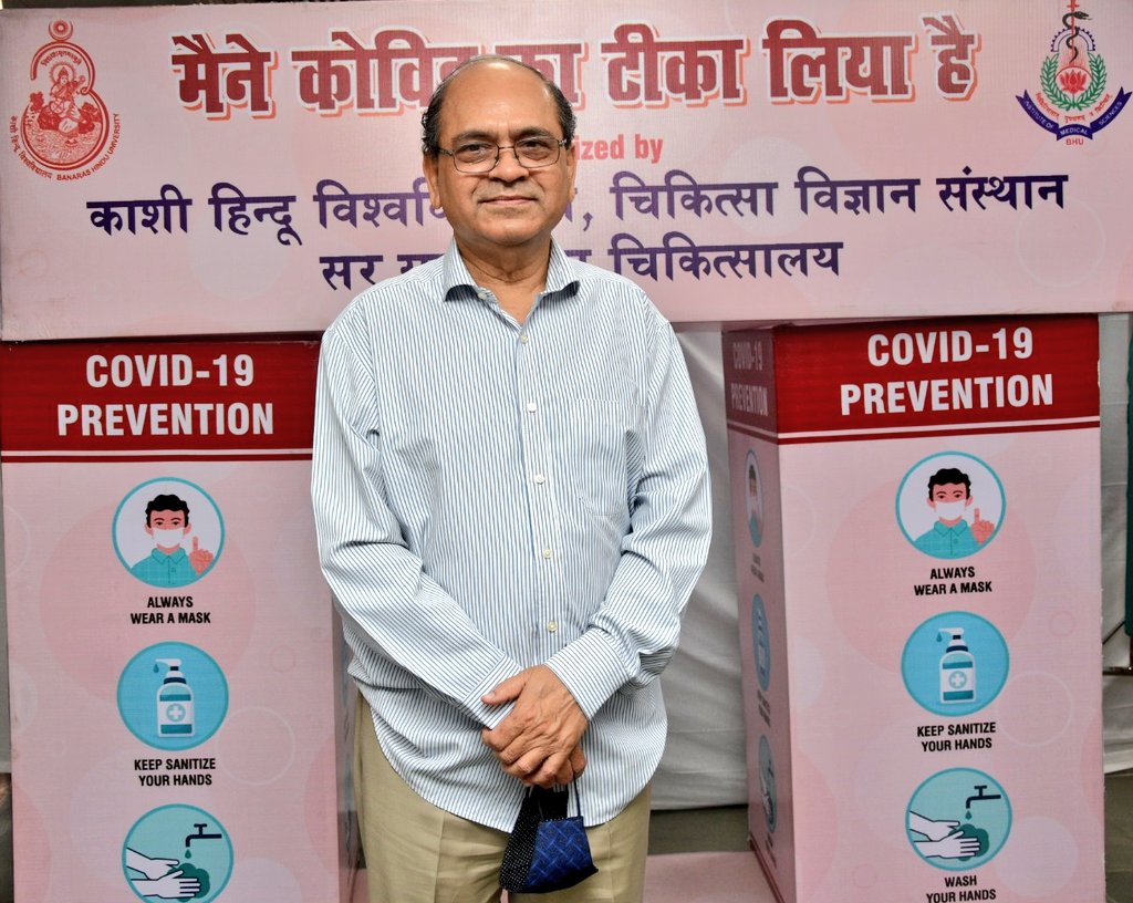 VCofficeBHU's tweet photo. #LargestVaccineDrive
"I have been administered the #FirstDose of #CovidVaccine at SS Hospital, BHU today. I urge everyone to get vaccinated on their turn."

~Prof. Rakesh Bhatnagar, VC, BHU
@PMOIndia @MoHFW_INDIA @EduMinOfIndia @bhupro https://t.co/nDvp0oJSwg