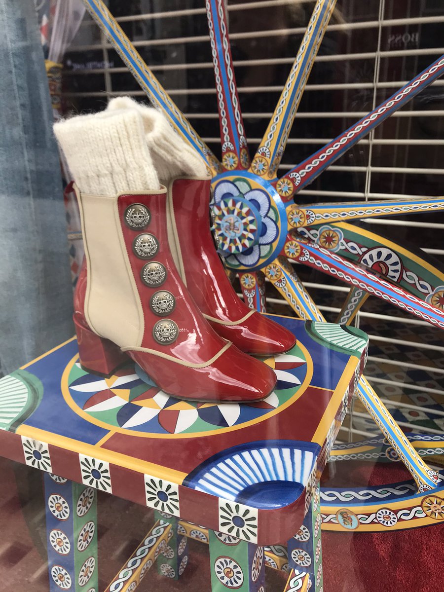 DeaBirkett's tweet photo. Perfect, just perfect. Spotted when @bondstreetshops @dolcegabbana window shopping. Boots made to slip on my feet #BootEnvy #InMyDreams #DisplayFabToo https://t.co/FbgSAUGGqy
