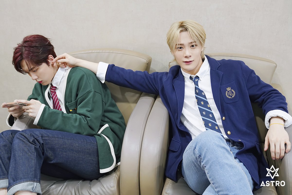 [📸] 아스트로 문빈 윤산하 ＜MBC M 쇼!챔피언＞ 비하인드 33탄

💜 cafe.daum.net/fantagio-boys/…

#아스트로 #ASTRO #아로하 #AROHA
#문빈 #MOONBIN #윤산하 #YOONSANHA #쇼챔피언