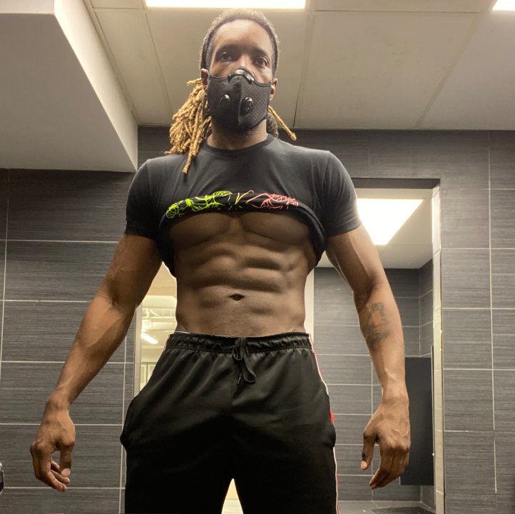 DyeRyanDye's tweet photo. Presenting @dukedavis_ 's 2 step program to transform that 6 pack into an 8 pack.

Step 1 and 2: remove left and right nipple.

Tada! https://t.co/ezX6hE6Iya