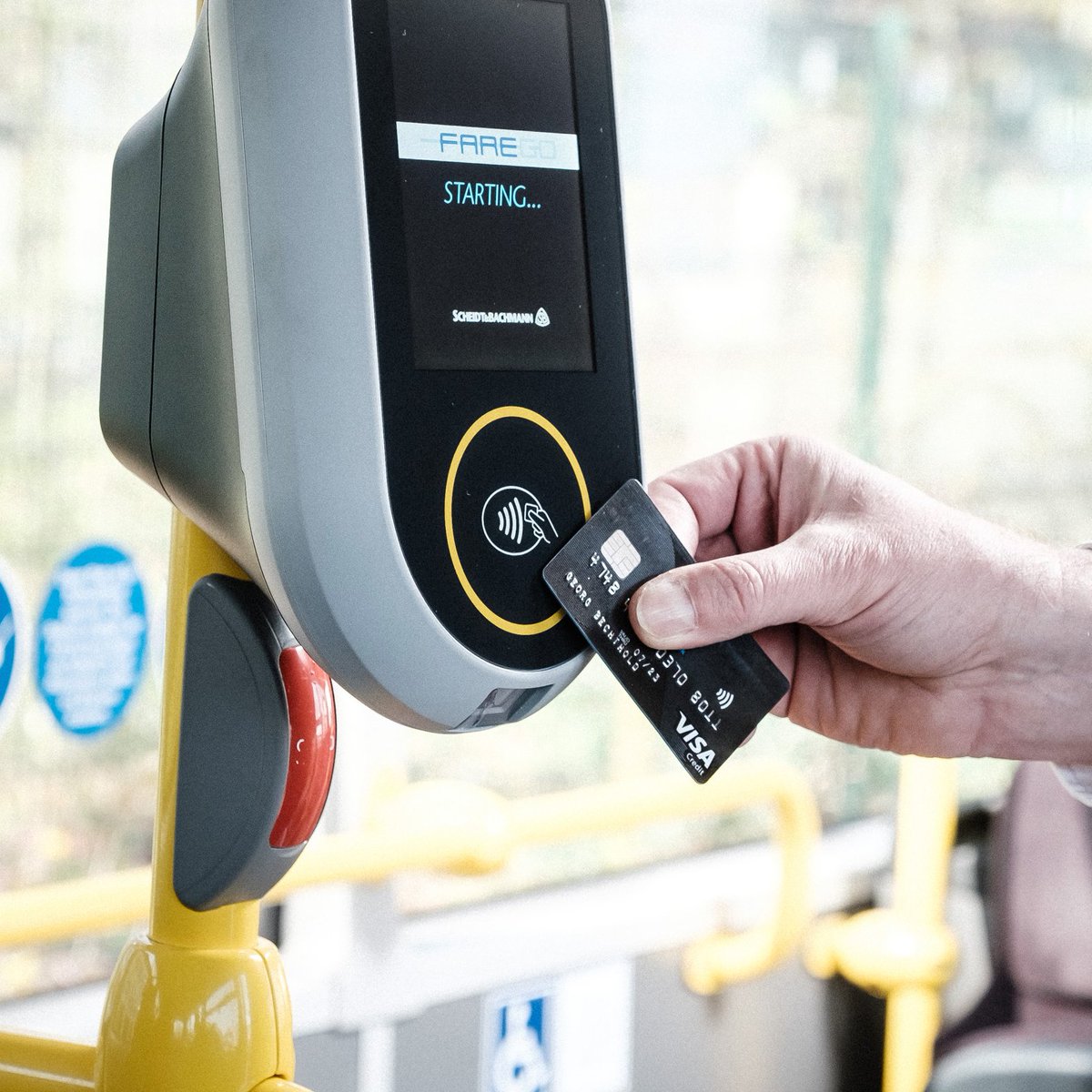 SWBBusundBahn's tweet photo. #BONNsmart #FAQ Wie funktioniert das kontaktlose Bezahlen? ℹ️ https://t.co/jaqk3P1et9 © Stadtwerke Bonn https://t.co/vVlTc5FdLp