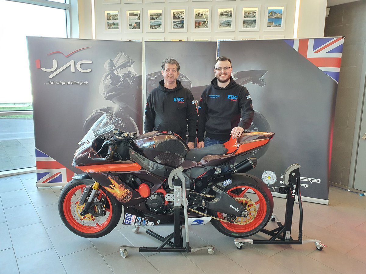 Great having the guys at #PhoenixRaceSupport here ready and raring to go for the 2021 season! Armed with their new 1Jac they can keep things slick in the pits whilst doing the business out on track 👍