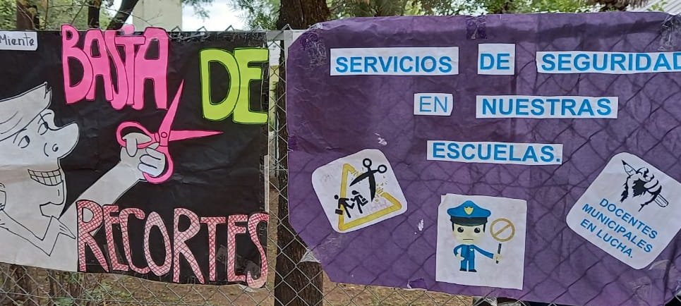 MarxLivre's tweet photo. Importante jornada de lucha en defensa del Sistema Educativo Municipal.
Conectividad
Infraestructura
Seguridad 
Basta de Lista Negras
Basta de saquear nuestro salario
#FerreyraNoPIEnsA
#LlaryoraPrecariza
#DocentesMunicipalesEnLucha https://t.co/wVlWdpHswu