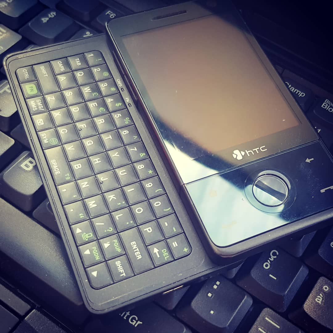 nostalgitech's tweet photo. I miss a lot this #HTC #touchpro with #windowsmobile
#vintagemobile #vintagemobilephone #oldmobilephone #oldmobiles #nostalgitech #pdaphone #qwerty #qwertykeyboard #smartphones @htc 

https://t.co/1AmOYPyfIH
https://t.co/J6npMRGdtv https://t.co/8zzvoUooxS