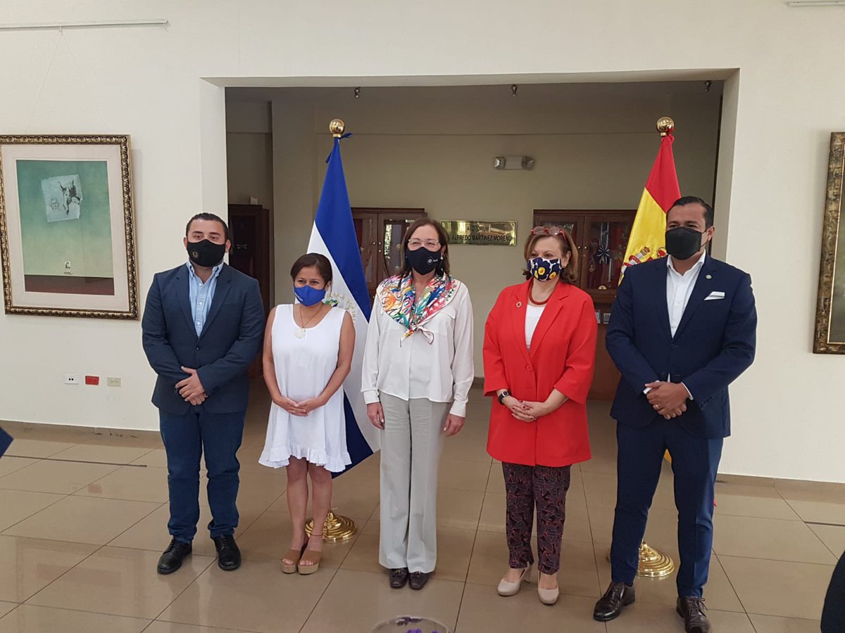 MAECgob's tweet photo. La #SEAEIC, @cristinagallach, ha concluido en #ElSalvador la primera etapa de su gira Centroamericana.
Ha mantenido contactos bilaterales y con la sociedad civil del país y ha renovado el compromiso de #España con el #SICA.
🇪🇸 🤝 🇸🇻 https://t.co/f86s4o0r71
