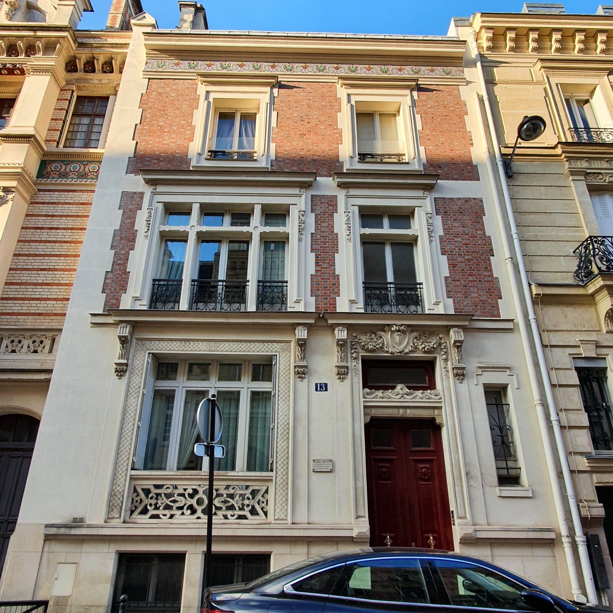 HistoireParis17's tweet photo. #MardiCélébrités #Paris17 #Monceau
Le 13 rue Fortuny accueillit deux artistes liés à la Provence : Vayson puis Pagnol.
Il est construit en 1880 par l’architecte Fouquiau* pour le peintre Paul Vayson (1841-1911), né dans le Vaucluse et auteur de nombreux paysages de Provence. 1/3 https://t.co/IesbJV8t05