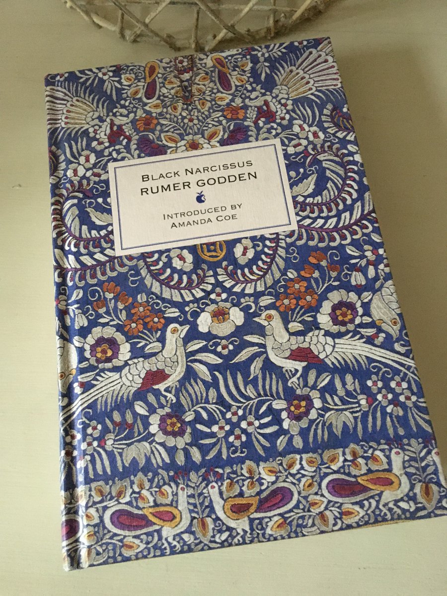 JacquiWine's tweet image. New blog post.
My thoughts on BLACK NARCISSUS by Rumer Godden, an evocative story of nuns, misguided actions and repressed desires. 
Spoiler alert: I loved it! jacquiwine.wordpress.com/2021/03/23/bla…  @ViragoBooks #TuesdayBookBlog #Tuesdayblogshare #BlackNarcissus